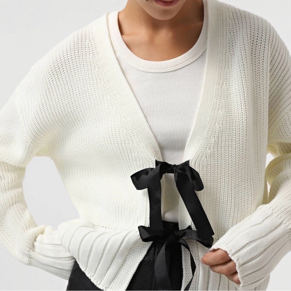 Elegant White Sweater with Black Ribbon Accents - Picture 2 of 5